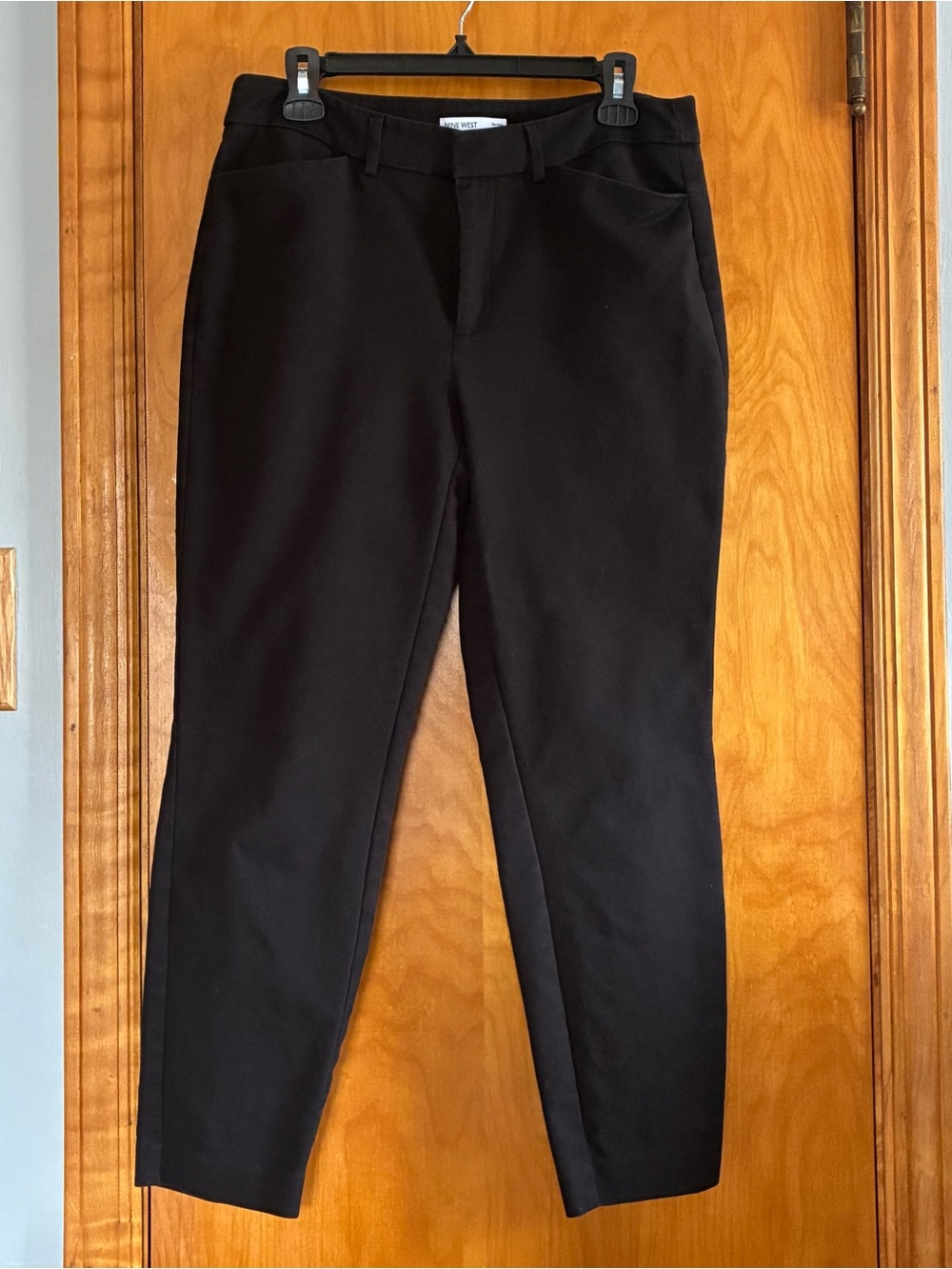 Nine West women’s black ankle capri pants with stretch